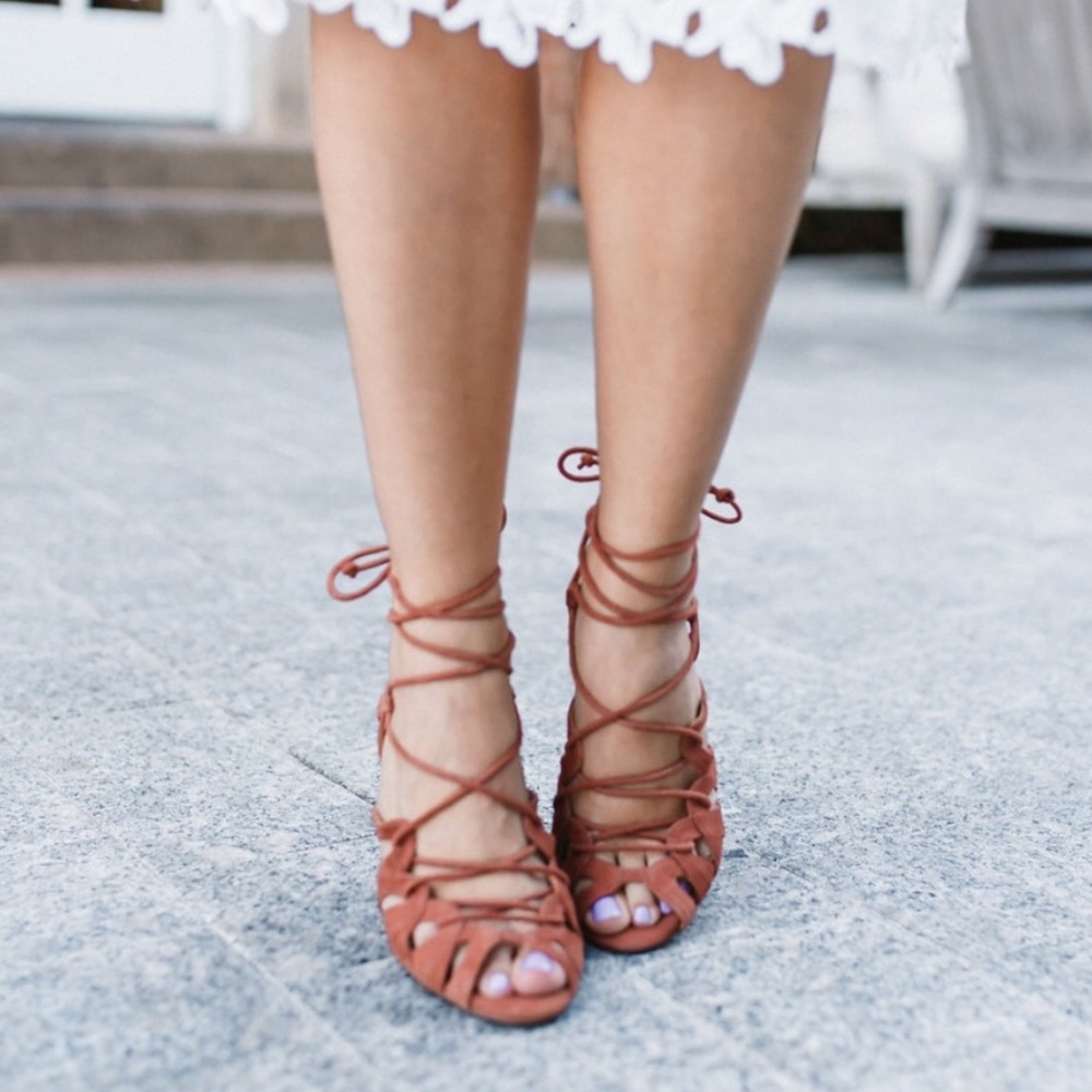 ✨Banana Republic Rust Lace Up Heels✨
